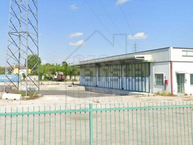 Capannone in affitto di 2020 m² in Via Emilia