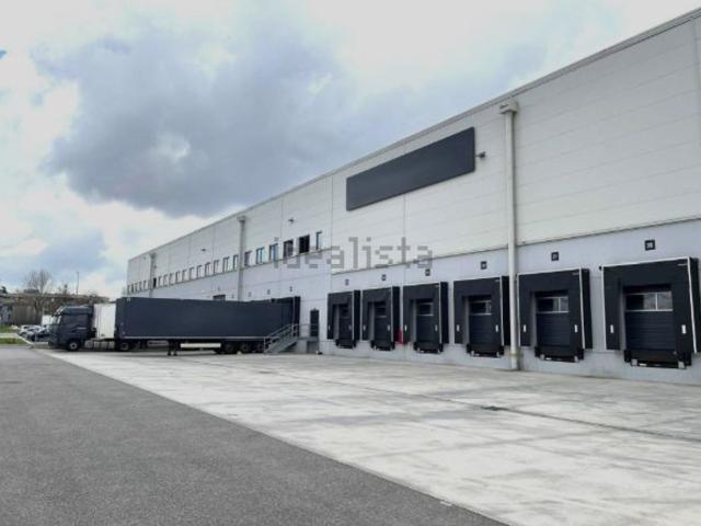 Capannone in affitto di 20719 m² in Via Due Scale