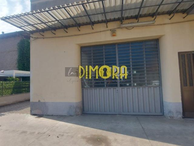 Capannone in affitto di 207 m² in Via Ludovico Ariosto