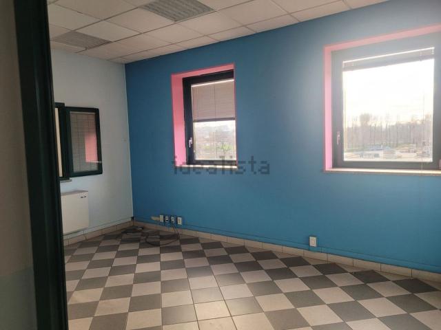 Capannone in affitto di 2100 m²