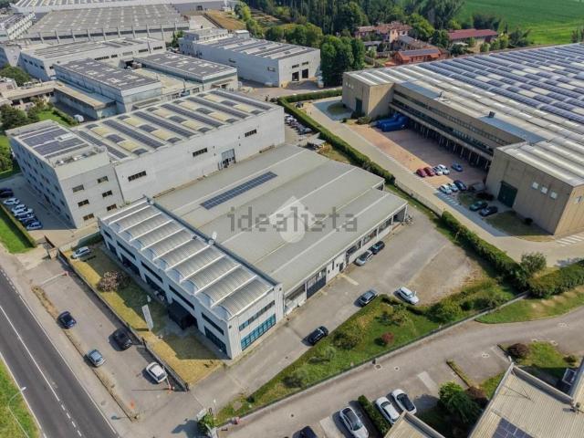 Capannone in affitto di 2100 m² in Via delle Industrie, 10