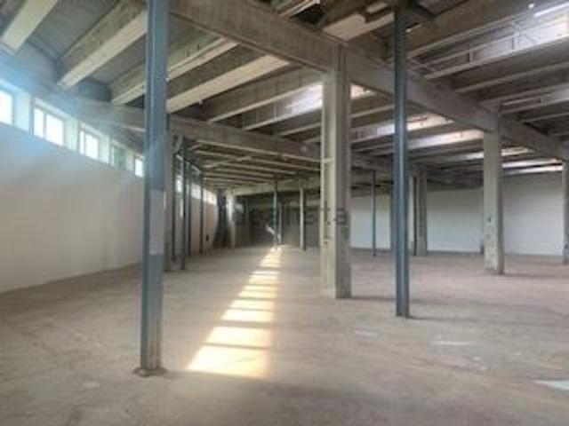Capannone in affitto di 2100 m² in Via Romana