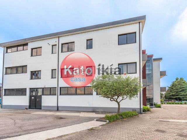 Capannone in affitto di 2100 m² in Via Firenze