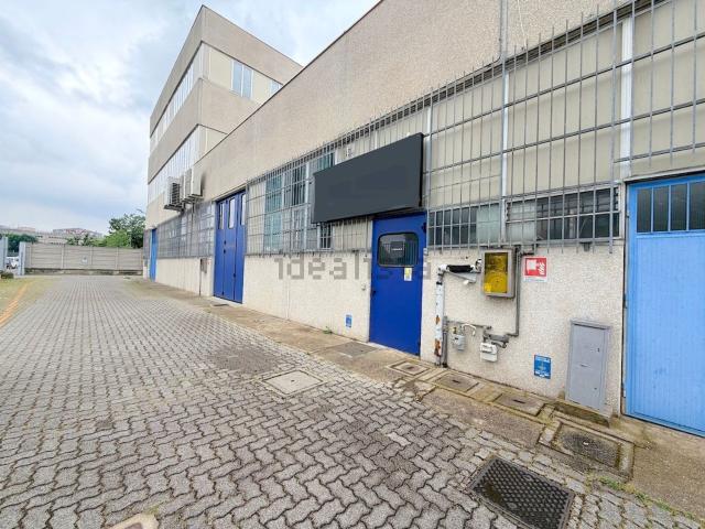Capannone in affitto di 210 m² in Via Lorenteggio, 280