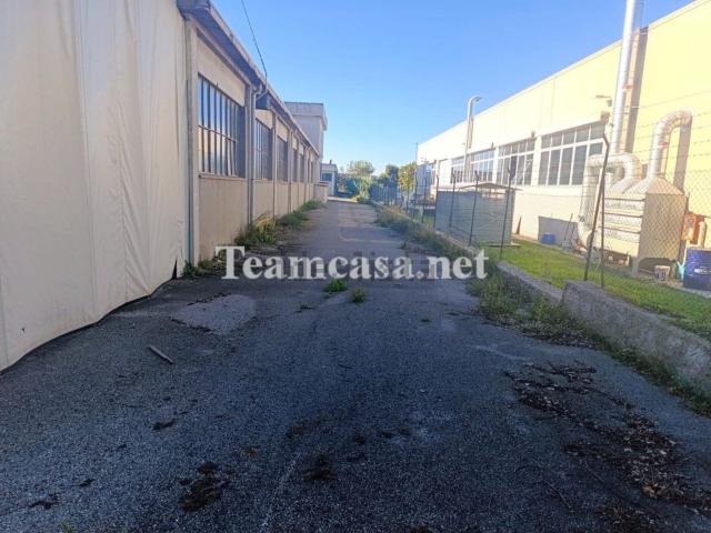 Capannone in affitto di 2150 m²