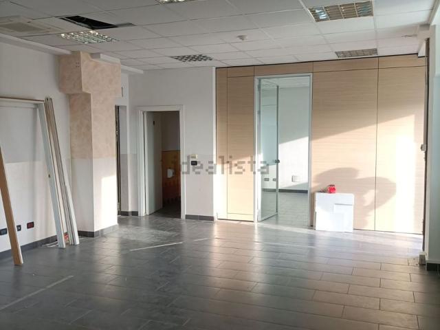 Capannone in affitto di 215 m² in Via Spero Ghedini