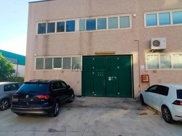 Capannone in affitto di 217 m² in Via del Consorzio