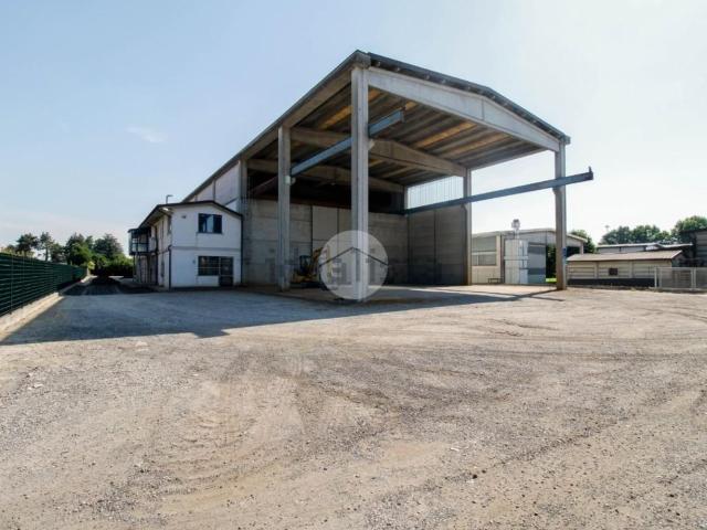 Capannone in affitto di 2180 m² in Strada Provinciale 142