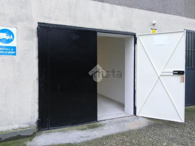 Capannone in affitto di 21 m² in Via Cristoforo Colombo, 1