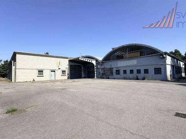 Capannone in affitto di 2200 m² in Via Alberto da Giussano, 97