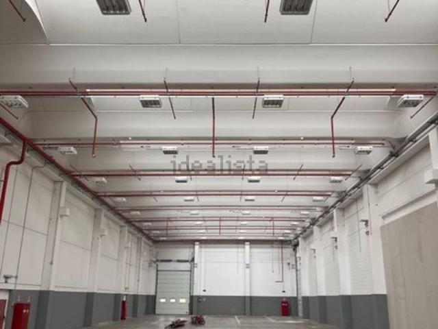 Capannone in affitto di 2200 m² in Viale dell&apos Industria, 19