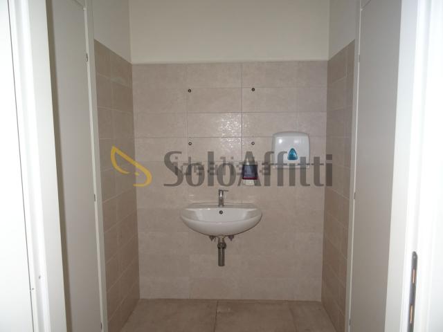 Capannone in affitto di 220 m²