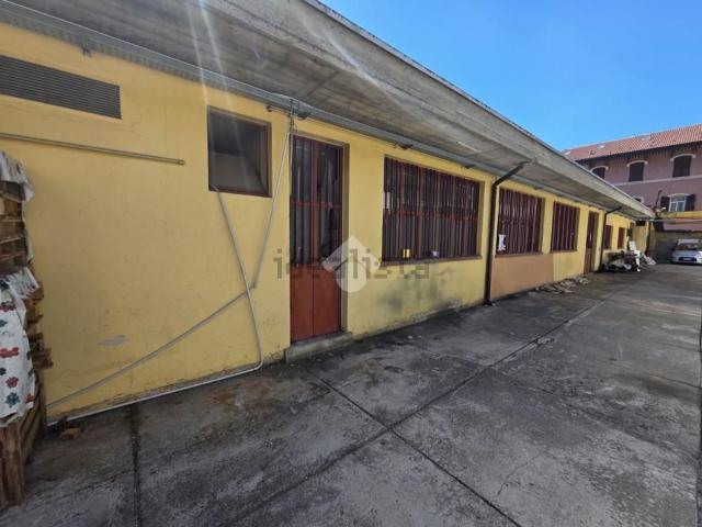 Capannone in affitto di 220 m² in Via Antonio Bernocchi, 44