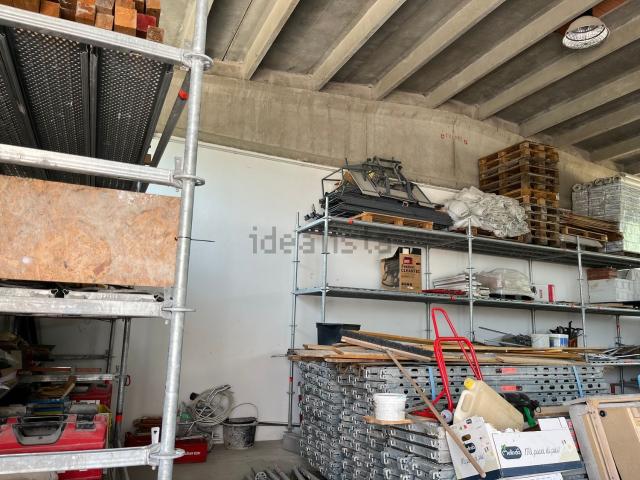 Capannone in affitto di 220 m² in Via Giuseppe Garibaldi