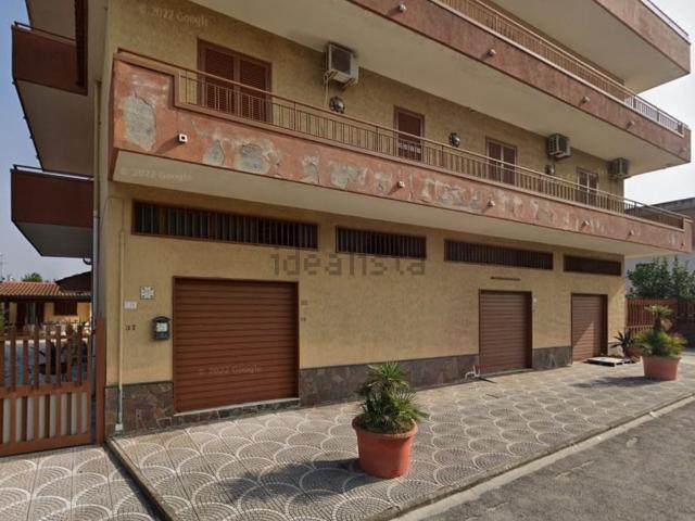 Capannone in affitto di 220 m² in Via Somma