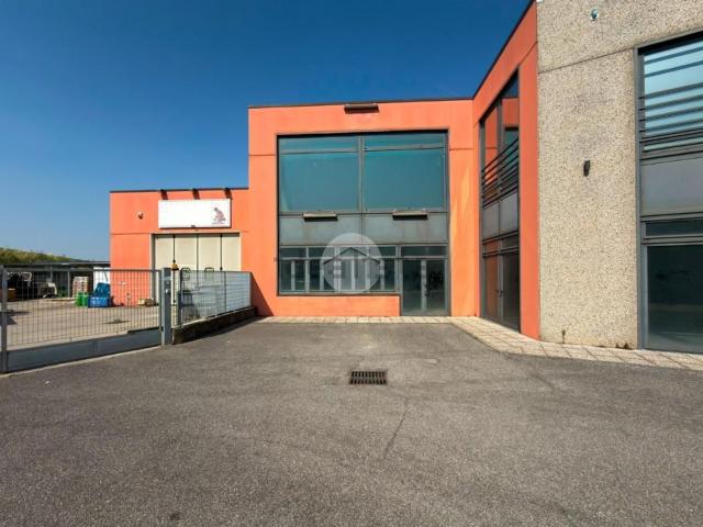 Capannone in affitto di 220 m² in Via Padre Giovanni Piamarta