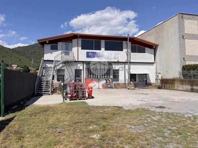 Capannone in affitto di 220 m² in Via Panoramica, 44