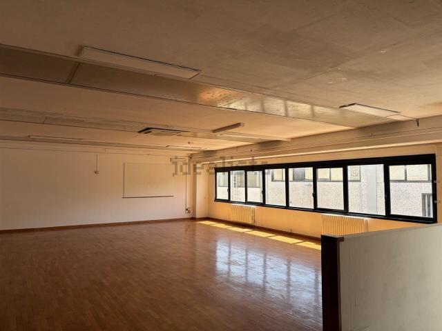 Capannone in affitto di 221 m²