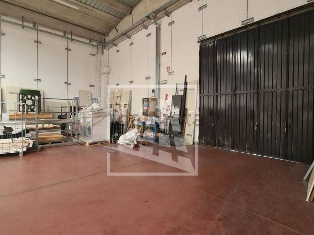 Capannone in affitto di 2242 m² in Via Guido Rossa, 17