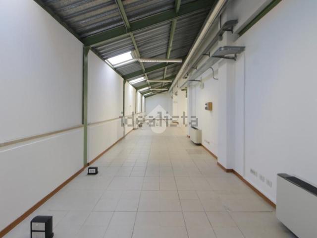 Capannone in affitto di 230 m²