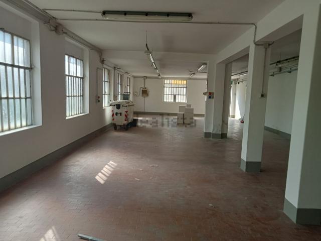 Capannone in affitto di 230 m²