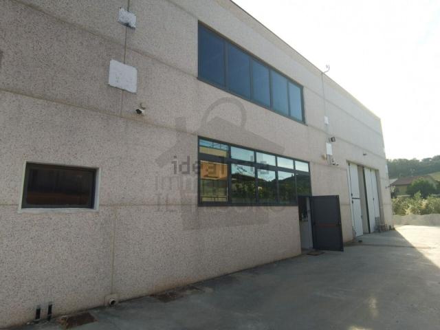 Capannone in affitto di 230 m² in Via II Giugno