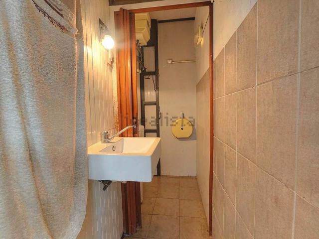 Capannone in affitto di 230 m² in Via Lambruschina
