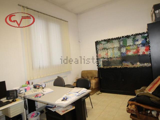 Capannone in affitto di 230 m² in Via Poggilupi