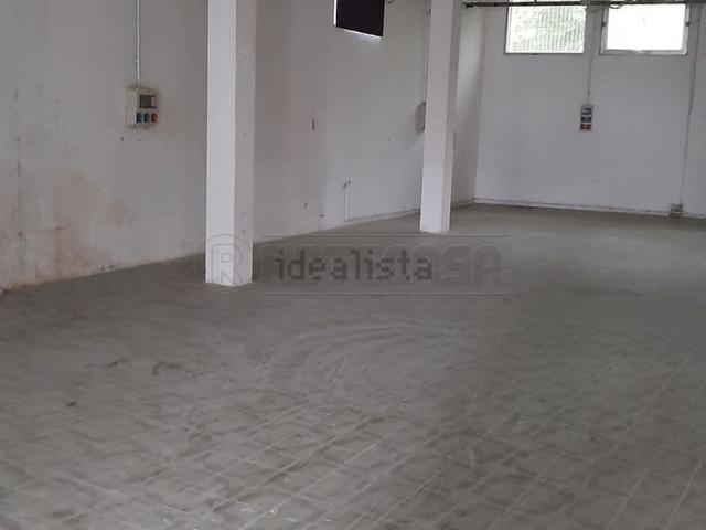 Capannone in affitto di 230 m² in Via Vecchia Ferriera