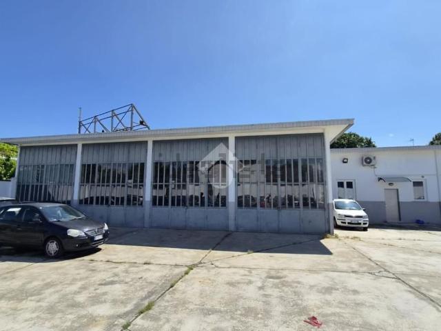 Capannone in affitto di 230 m² in Strada del Barocchio, 63