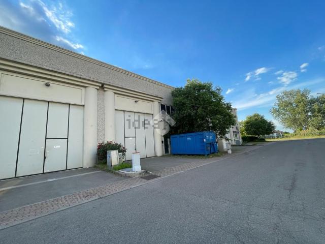 Capannone in affitto di 234 m² in Via Guido Rossa, 11