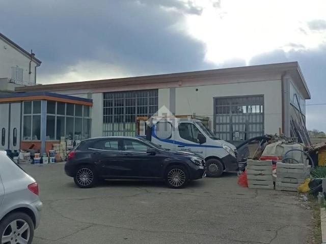 Capannone in affitto di 237 m² in Via Canale Bonificazione, 466