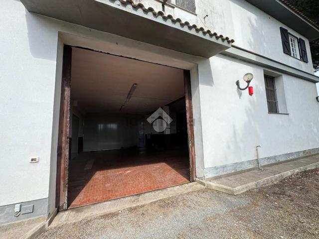 Capannone in affitto di 240 m²