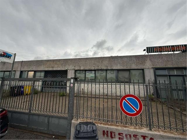 Capannone in affitto di 240 m² in Via dell&apos  Artigianato