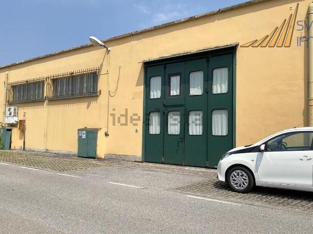 Capannone in affitto di 240 m² in Via Monte Pasubio, 7