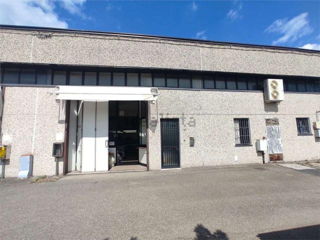 Capannone in affitto di 245 m²