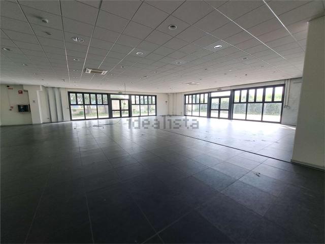 Capannone in affitto di 2479 m² in Via Federigo Enriques, 9