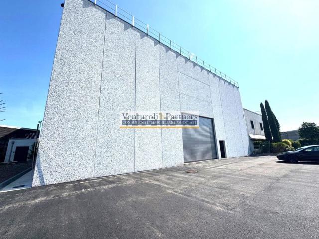 Capannone in affitto di 2500 m² in Via Statale