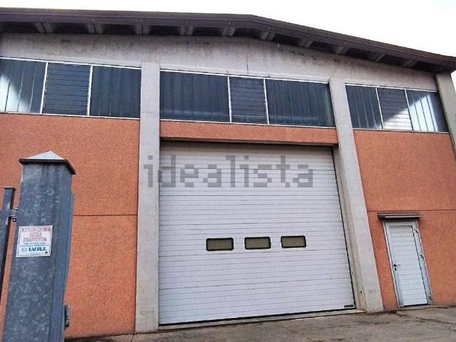 Capannone in affitto di 250 m²