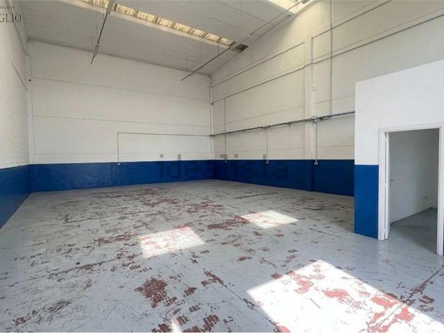 Capannone in affitto di 250 m²