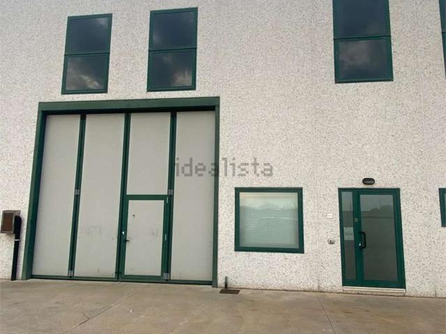 Capannone in affitto di 250 m²