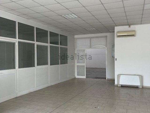 Capannone in affitto di 250 m² in Via 1&apos Maggio