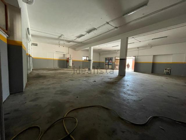 Capannone in affitto di 250 m² in Via Carmignano, 32