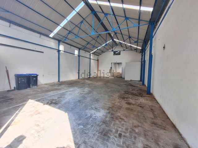 Capannone in affitto di 250 m² in Via Croce Rossa, 26