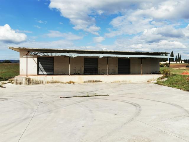 Capannone in affitto di 250 m² in Via Giovanni Falcone