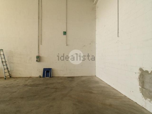 Capannone in affitto di 250 m² in Via Don Lorenzo Milani