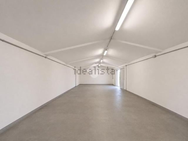 Capannone in affitto di 250 m² in Via Lugana, 5