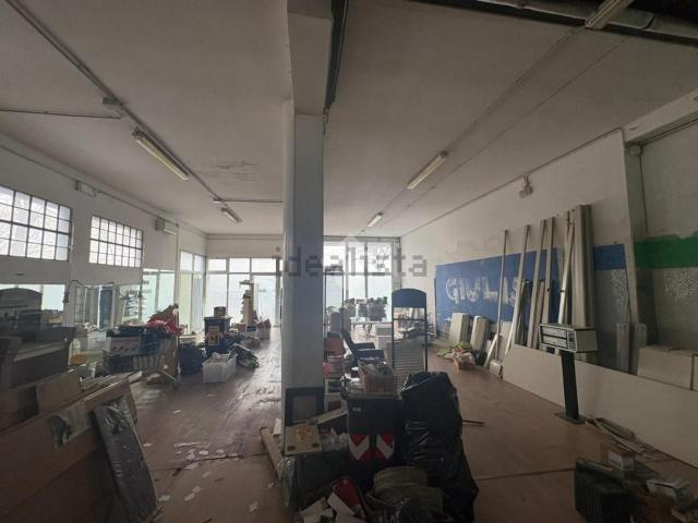 Capannone in affitto di 250 m² in Via Negrelli, 3