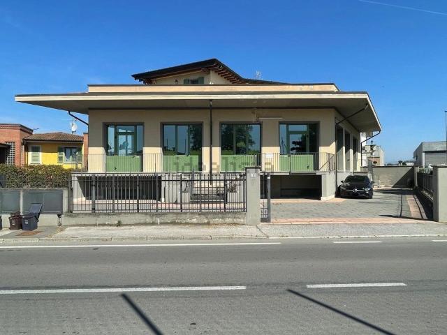 Capannone in affitto di 250 m² in Via Rudiana