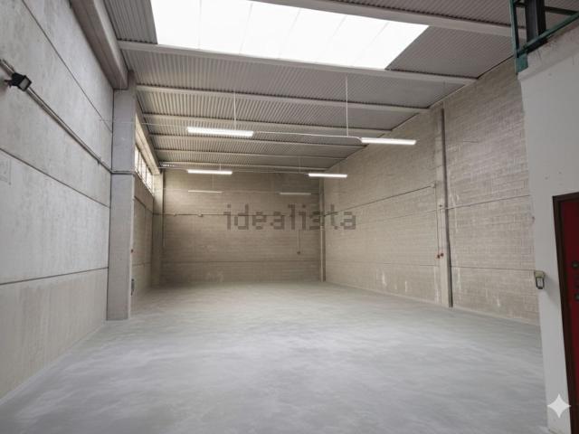 Capannone in affitto di 250 m² in Vicolo Cristoforo Colombo